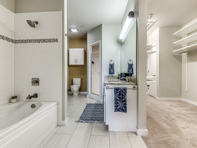 Building Photo - Military/First Responder Discount Available- 3 Bedroom/2 Bath  Downtown OKC Condo WITH 2 Covered ...