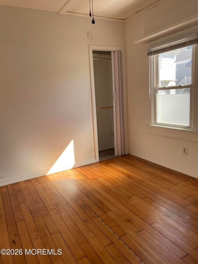 Building Photo - 237 Seabreeze Ave