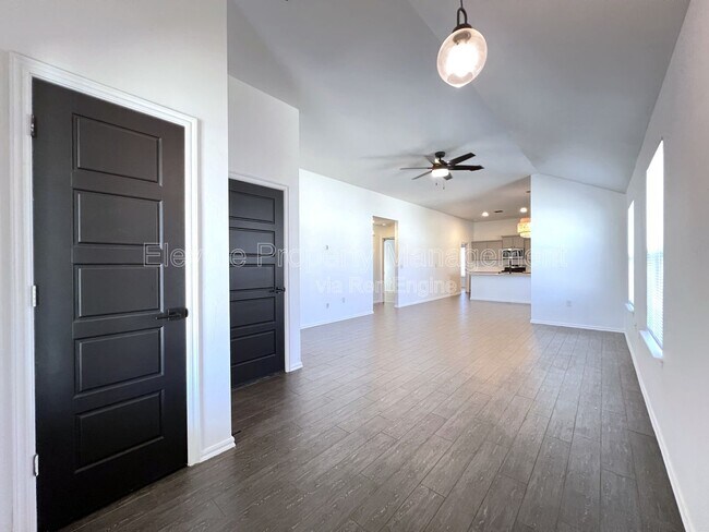 Building Photo - 4613 Crystal Hill Dr