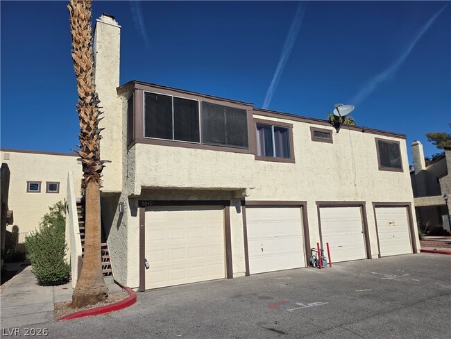 Building Photo - 5049 Spencer St