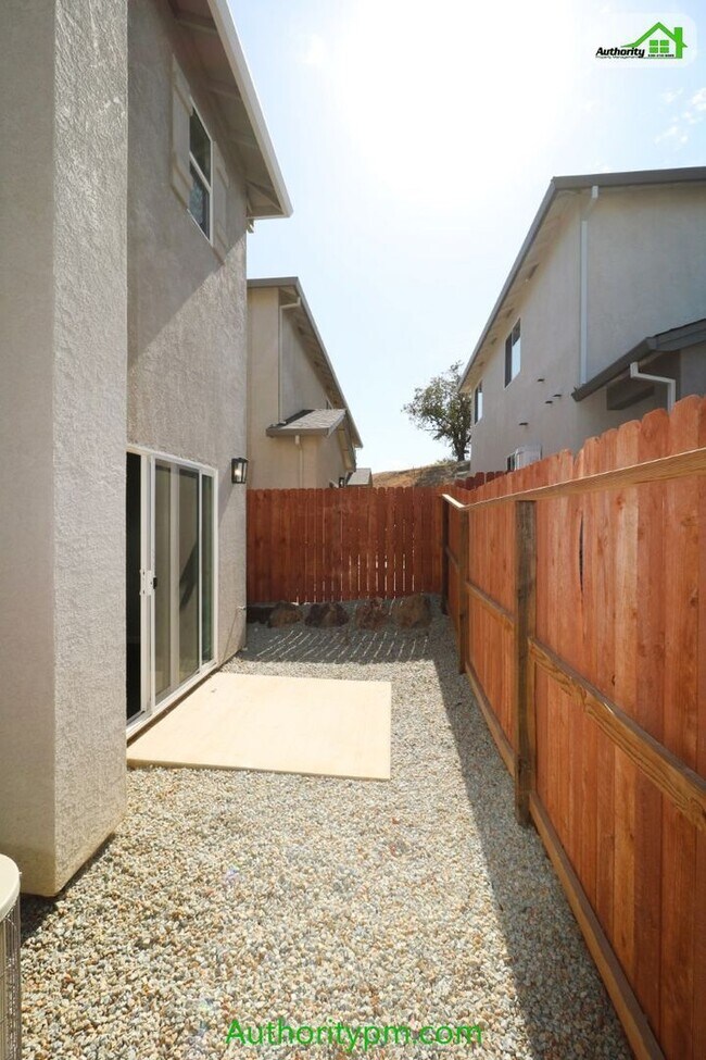 Building Photo - 844 Mission De Oro Dr