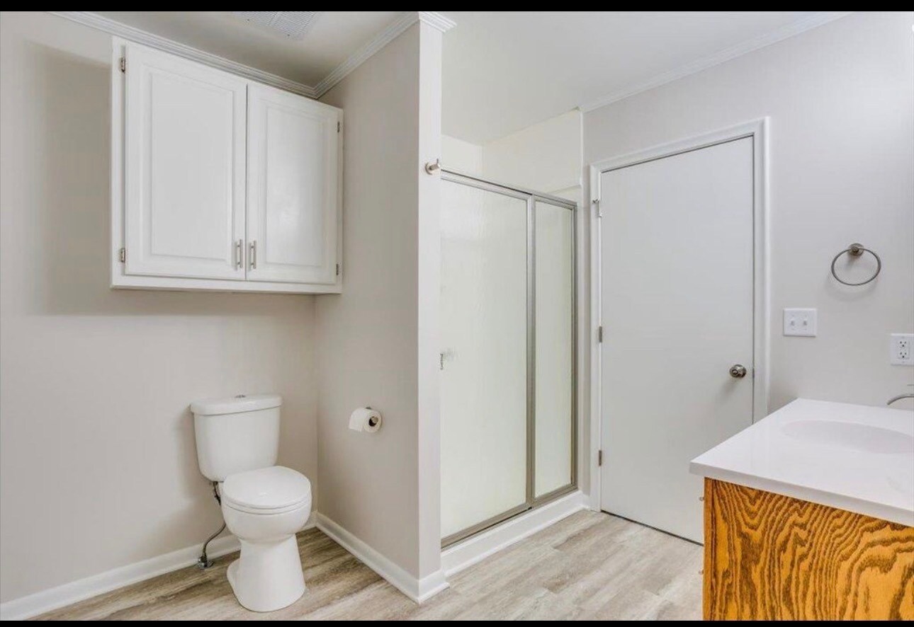 Building Photo - 1422 S Laura Ave