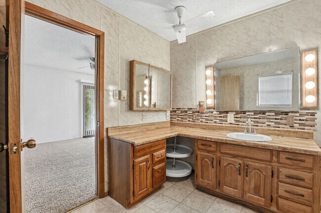Building Photo - Beauty in Burleson ISD