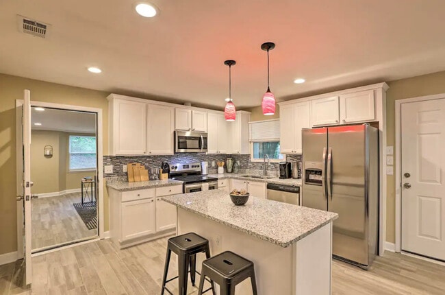 Building Photo - 2403 Hideaway Ct