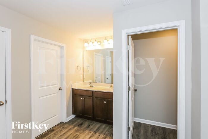 Building Photo - 10720 Rivergate Dr NW