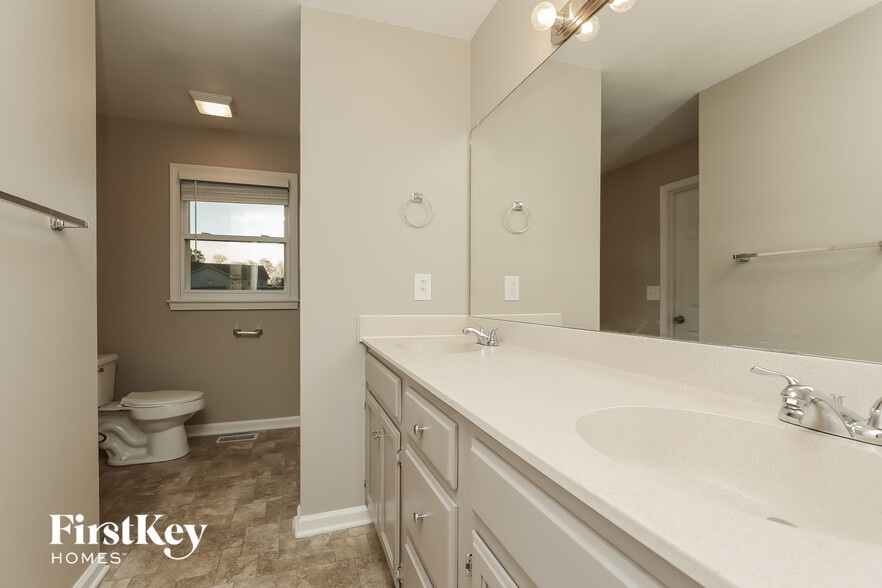 Building Photo - 161 Shady Maple Dr