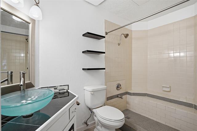 Building Photo - 5550 Spring Valley Rd