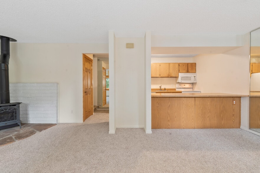 Building Photo - 5 Hemlock Ct