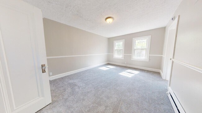 Building Photo - 3052 Sackett Ave