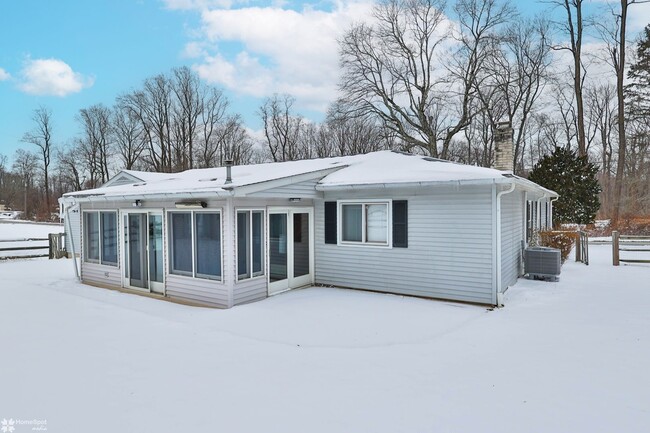 Building Photo - Charming Newly Renovated Ranch-Style Home ...