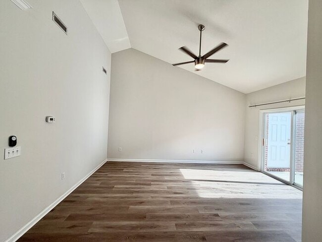 Building Photo - Independence South Brick One Level Patio Home. UPDATED! Open Floor Plan, Clean, Pets Ok!