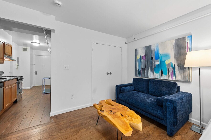 Building Photo - 140 W 19th St