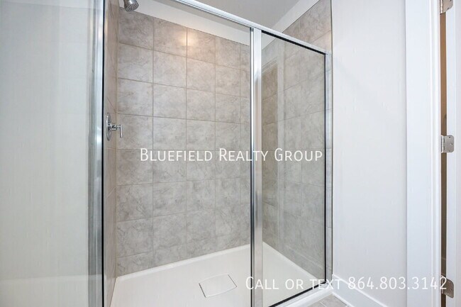 Building Photo - 69 Galley Ln
