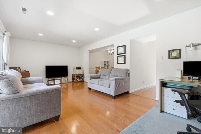 Building Photo - 3695 Persimmon Cir