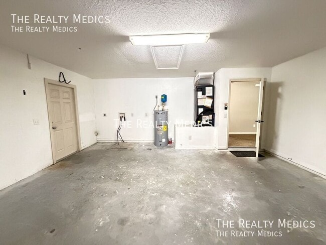 Building Photo - 15741 SW 23rd Avenue Rd