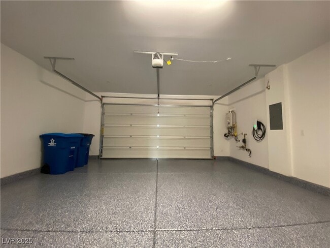 Building Photo - 600 Carriage Hill Dr