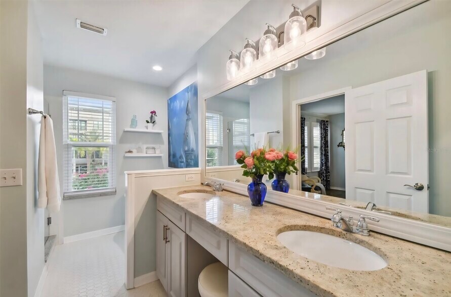 Building Photo - 2311 W Morrison Ave