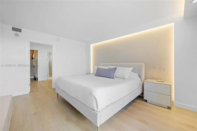 Building Photo - 20505 E Country Club Dr