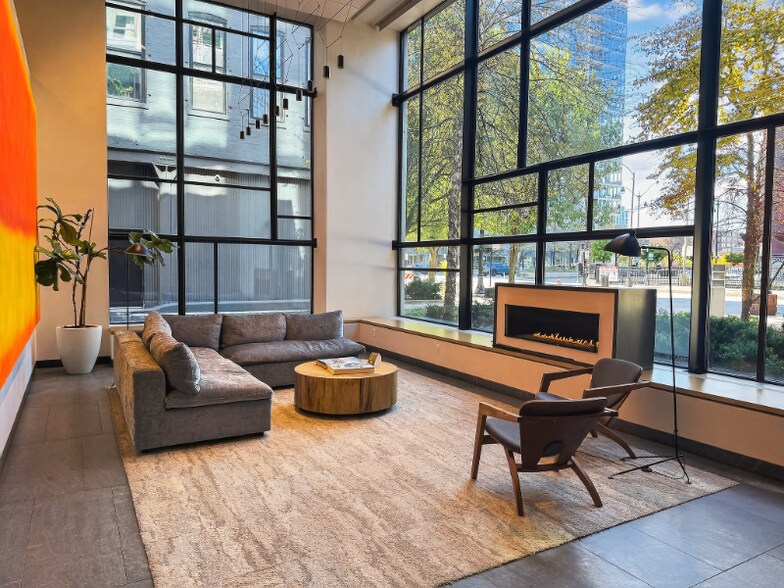 Building Photo - 167 N Desplaines St