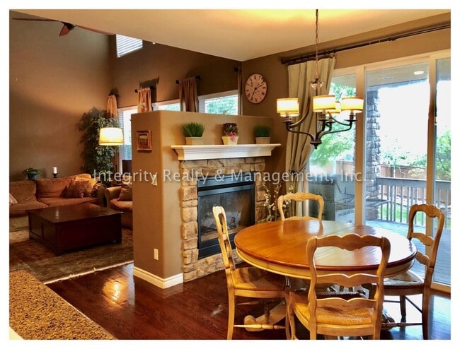 Building Photo - 4 Bed/5 Bath, 4,219 Sqft -11089 Canyonbroo...