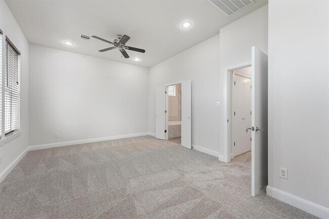 Building Photo - 3141 Leeland St