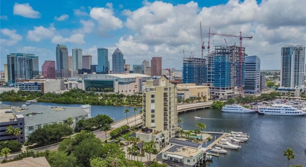 Building Photo - 628 Arbor Lake Ln