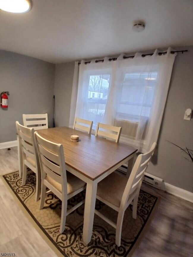 Building Photo - 17 Thomas St