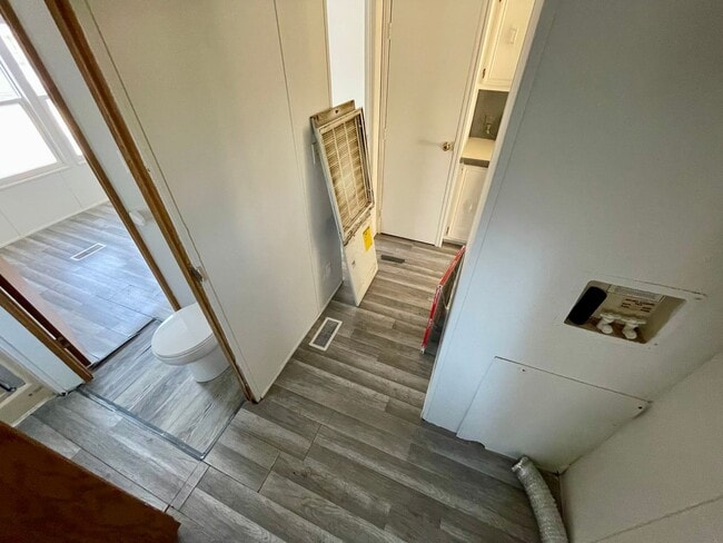 Building Photo - Modern 2 Bed 2 Bath Section 8