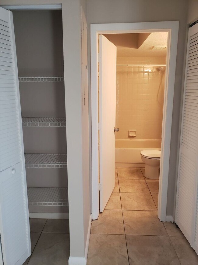 Building Photo - WR-16 Gebel 1101 Duplex