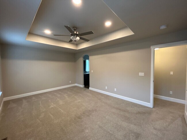 Building Photo - Beautiful 3 Bedroom / 2 Bathroom Home in S...