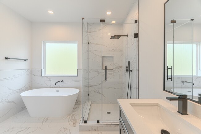 Building Photo - 7628 Inwood Hls Ln