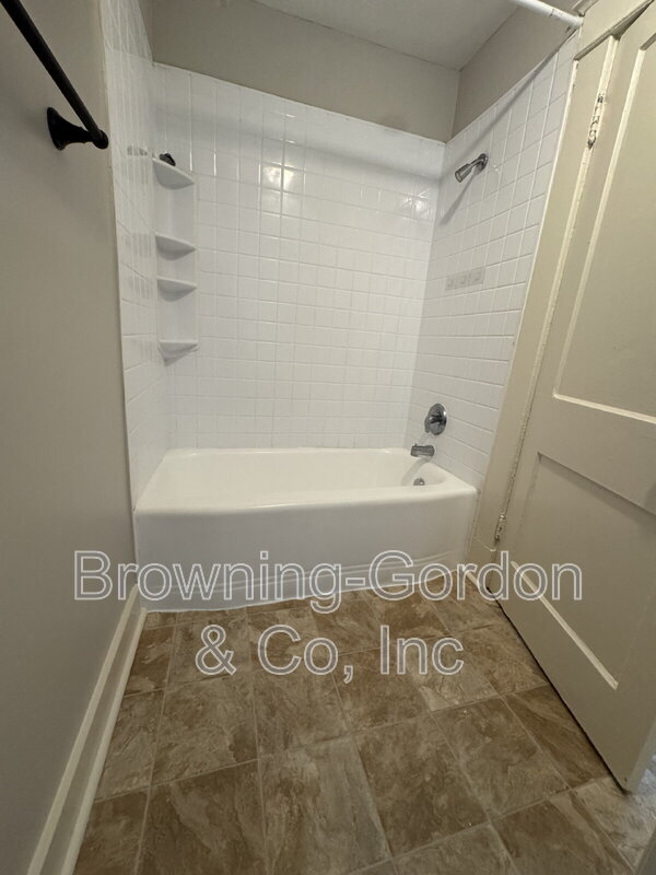Building Photo - 1804 15th Ave S