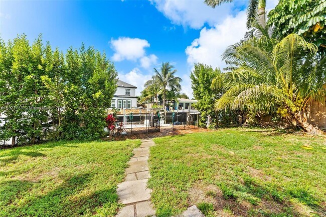 Building Photo - 908 SW 12th Ct