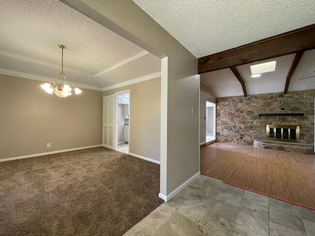 Building Photo - COMING SOON 3 BEDROOM 2.5 BATH SPACIOUS HO...