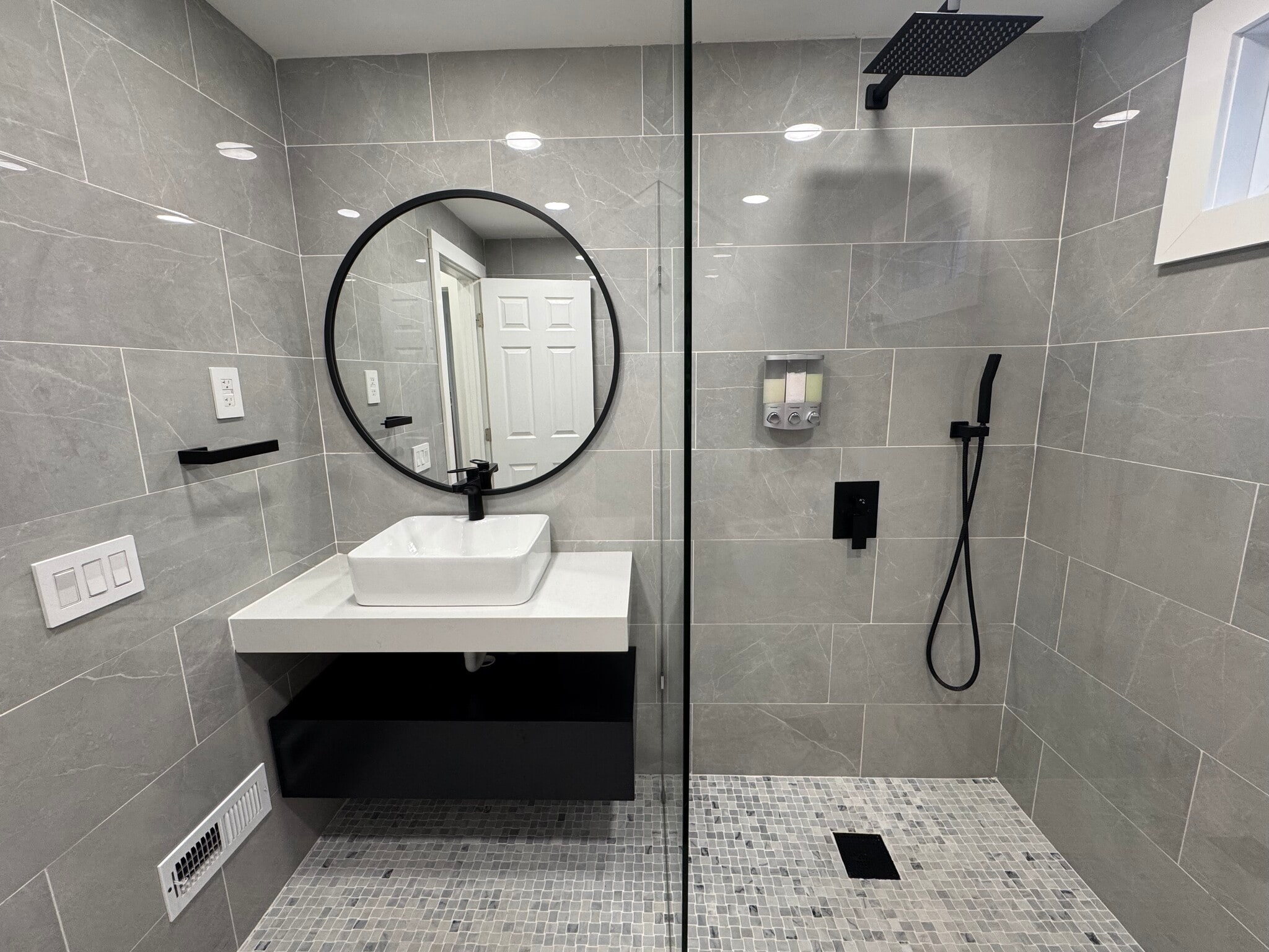 Building Photo - 140 S Collingwood Ave