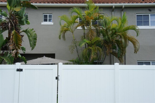 Building Photo - 12885 SW 49th Ct