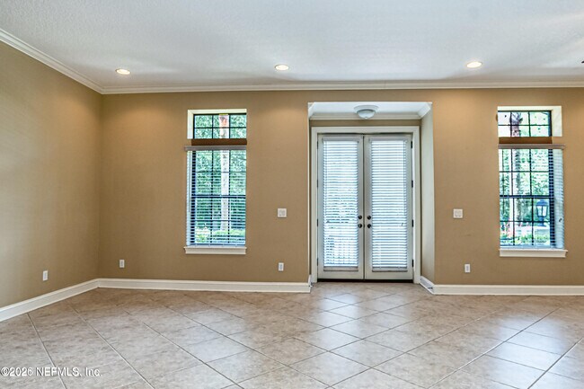 Building Photo - 654 S Loop Pkwy