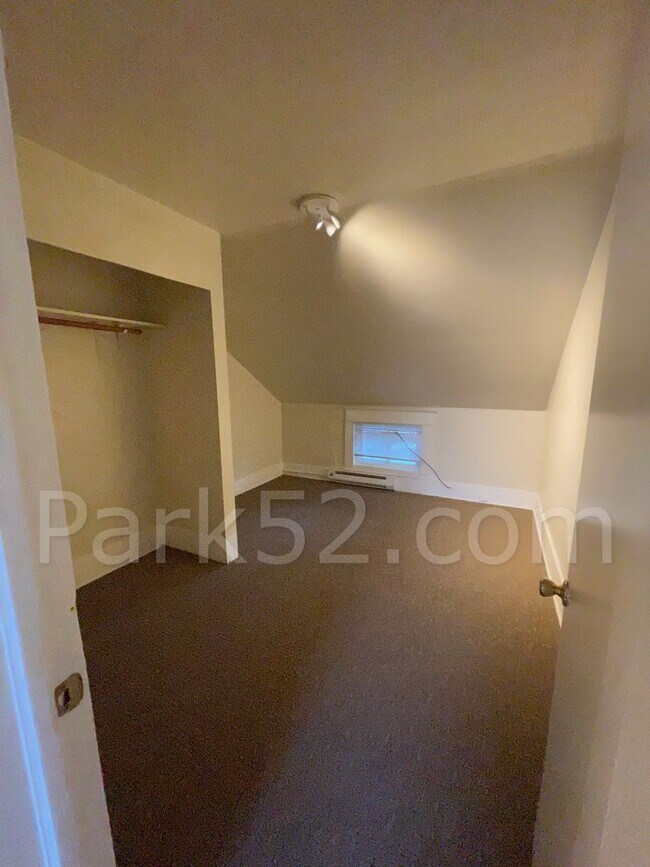 Building Photo - 2 Bedroom Tacoma Duplex