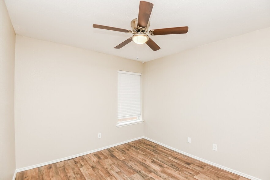 Building Photo - 10217 Cypress Hills Dr