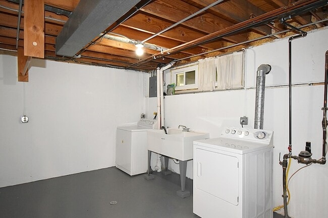 Building Photo - 1191 Meadow Ln