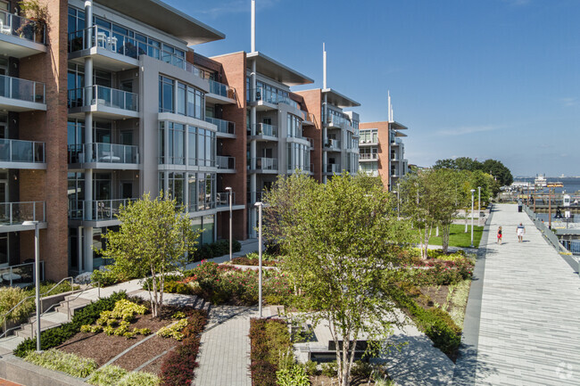 Building Photo - Robinson Landing