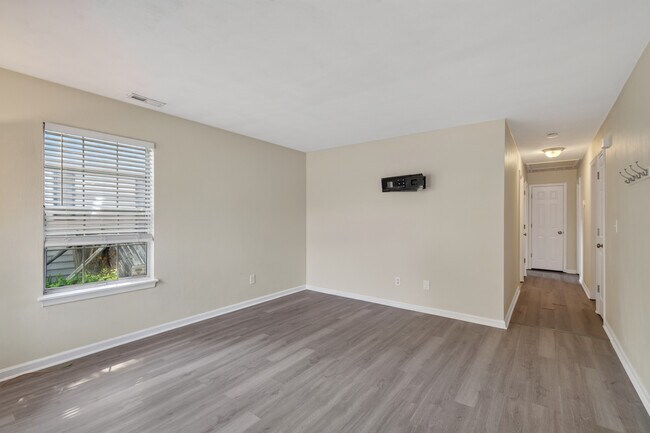 Building Photo - 9287 Hickory St