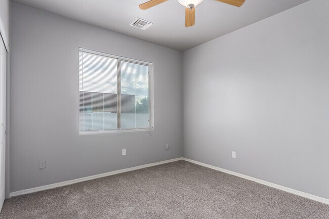 Building Photo - 10335 N Tall Cotton Dr