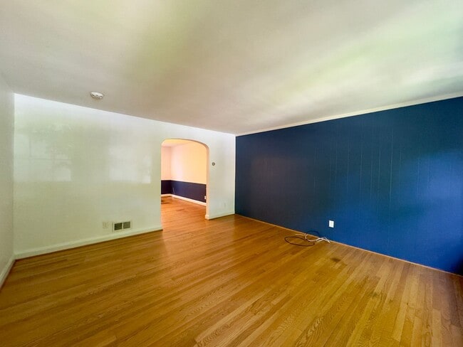 Building Photo - Charming 3 Bedroom/1 Bathroom Townhome in Rodgers Forge Neighborhood, MD!