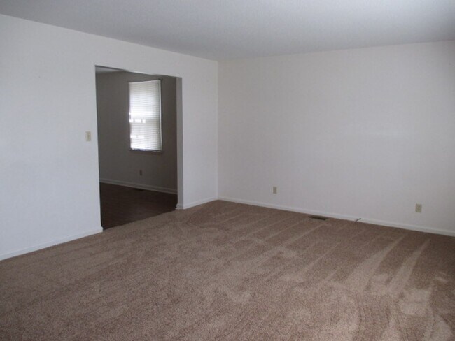 Building Photo - 112 Ramona Ave