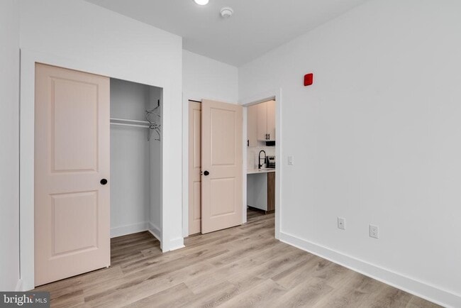 Building Photo - 715 W Cumberland St