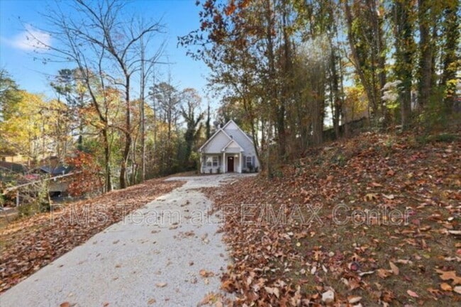 Building Photo - 2515 Lakeview Trail