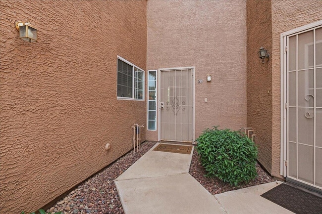 Building Photo - 1633 E Lakeside Dr