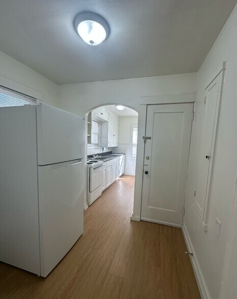 Building Photo - 433 N 7th St