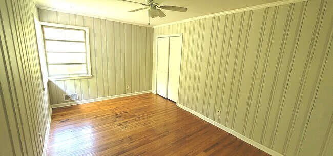 Building Photo - 529 S Hairston Rd